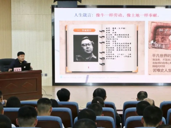 12在延安职业技术学院作《从苦难少年到文学巨匠》讲座.webp
